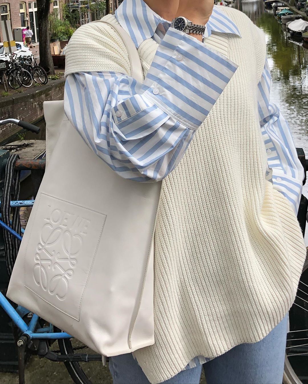 White loose V-neck sleeveless knit vest women's mid-length sweater